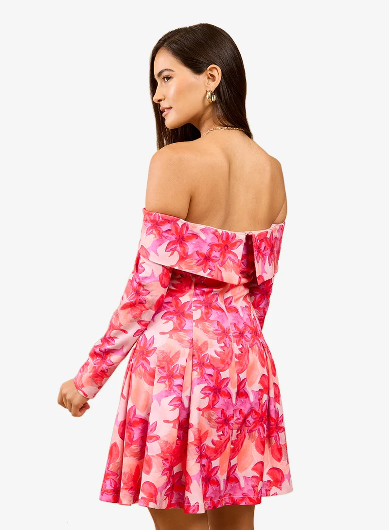 ليتل مسترس فستان قصير بياقة مكشوفة وطبعة زهور